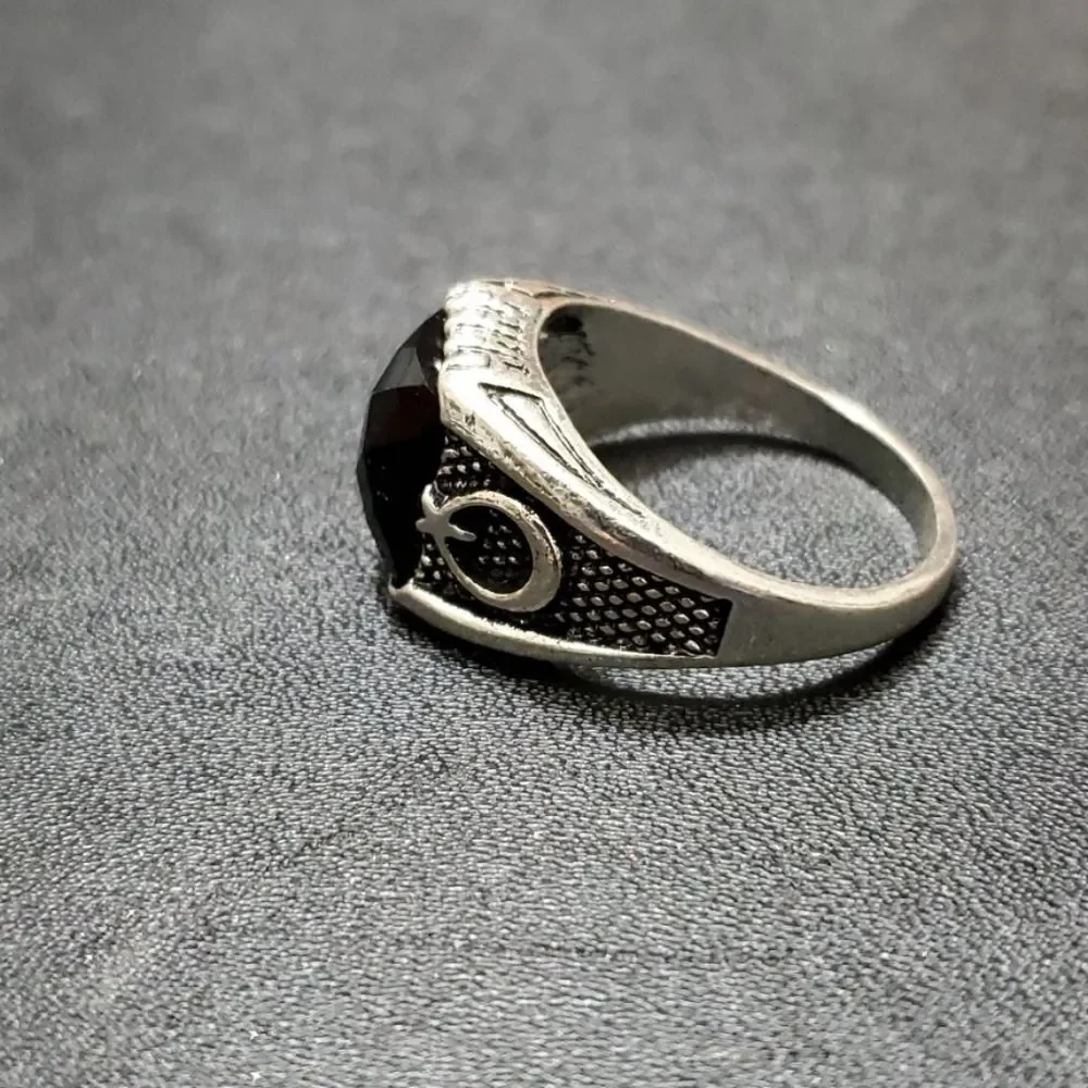 Silver tone and black ring size 12.5 - Picture 5 of 9